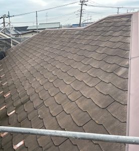 横浜市港南区の　外壁・屋根塗装、ベランダ防水工事　の施工前の屋根の写真
