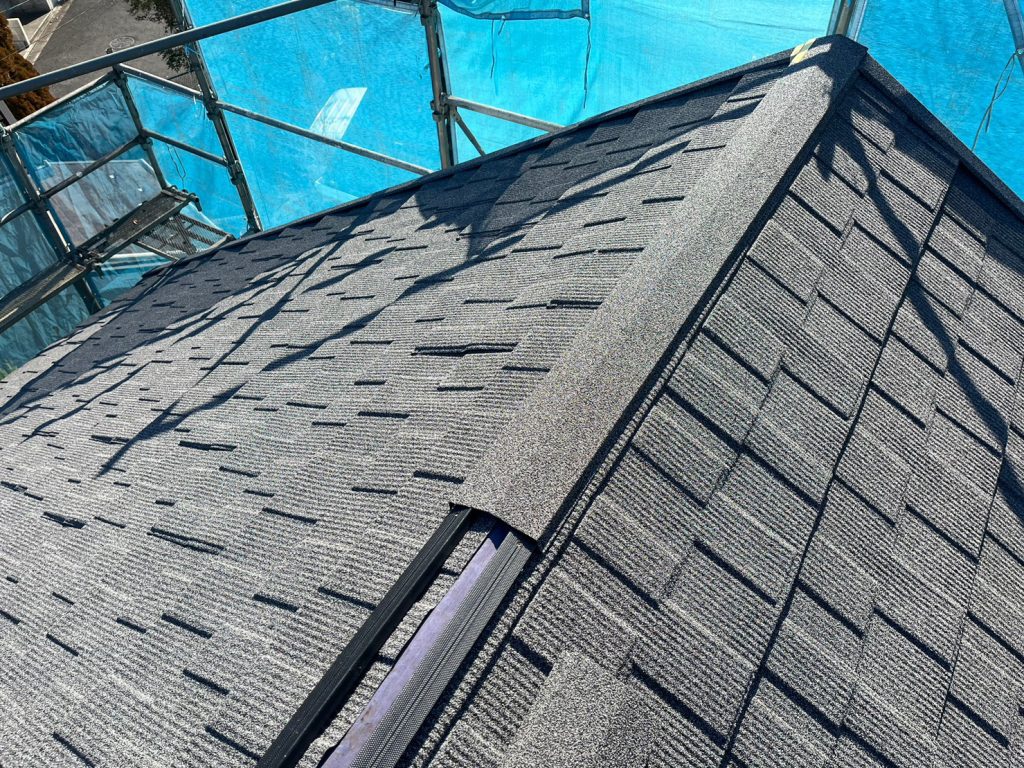 棟板金を設置している屋根