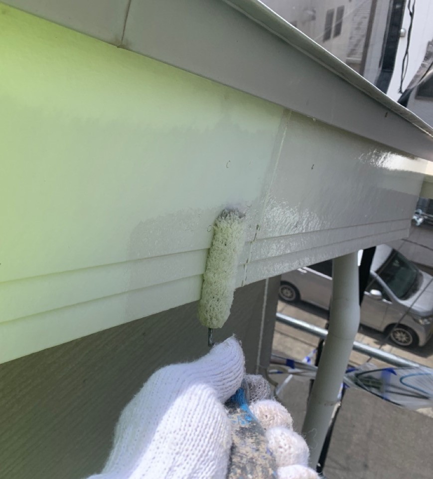 PLスーパーハイブリッドバインダーSiクリヤーによる破風板の下塗り