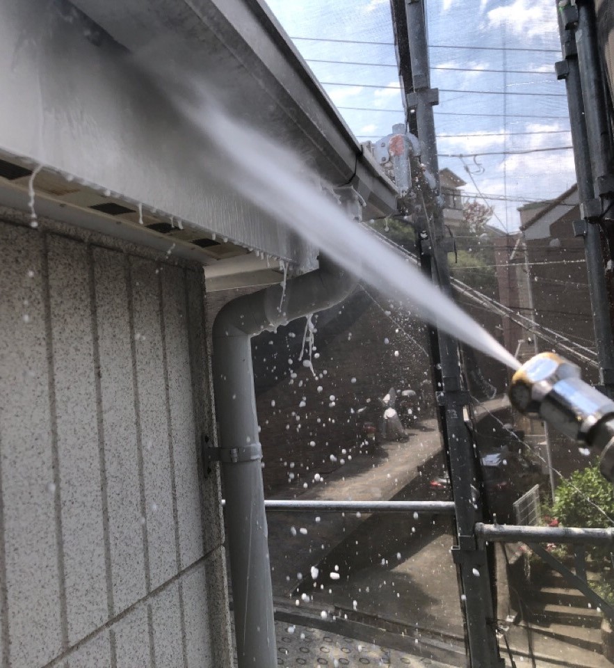 雨樋のバイオ高圧洗浄