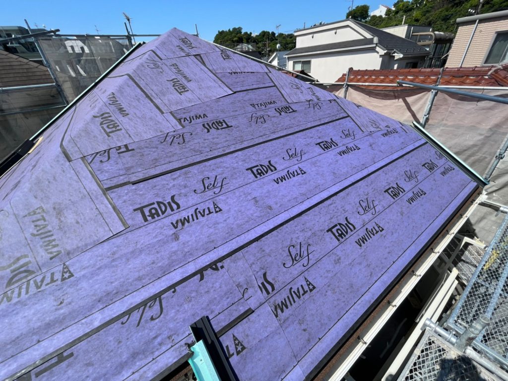 ルーフィング敷設完了後の屋根