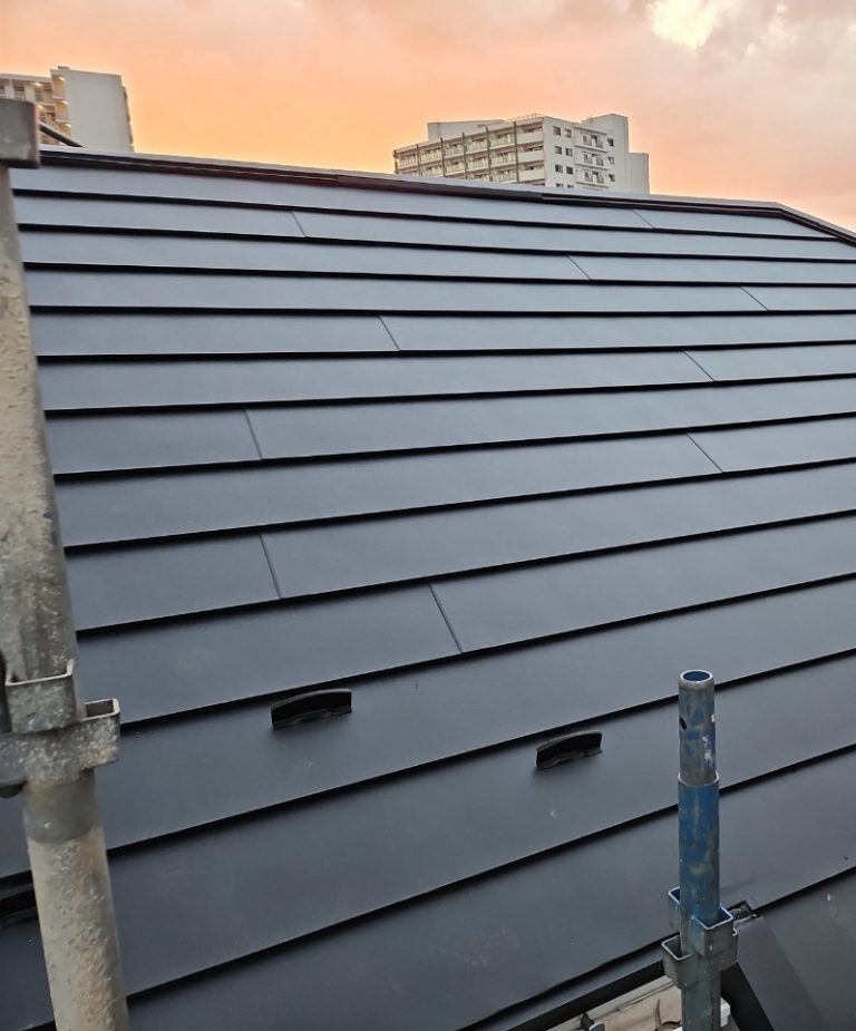 横浜市港南区の　外壁塗装・屋根カバー工事　後の屋根
